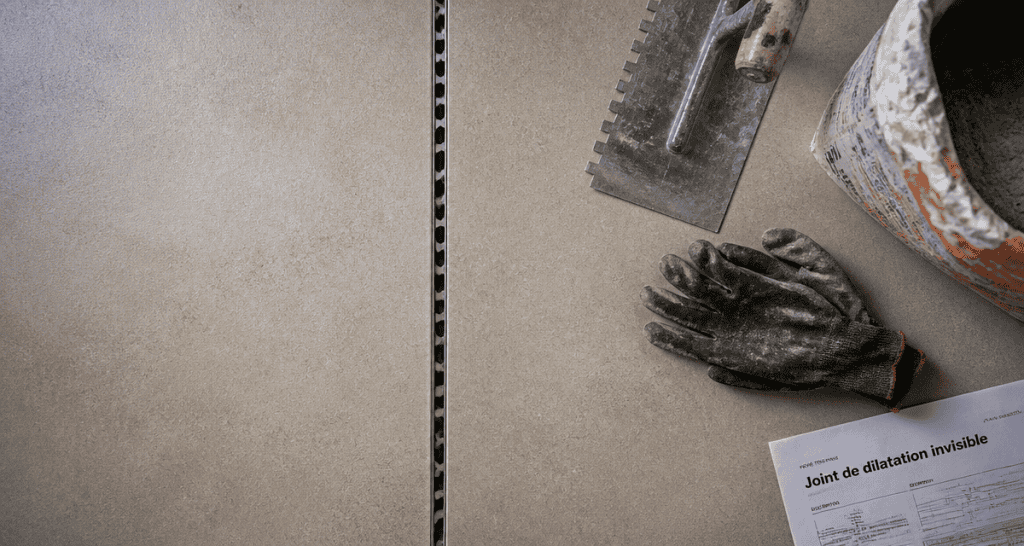 joint de dilatation carrelage invisible posé sur carrelage beige