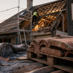 Toiture à refaire : rénovation de tuiles par un couvreur