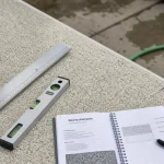 Resine drainante sur terrasse : texture, micro-vides et pose