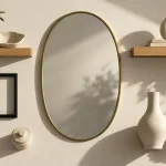 Décorer mur blanc : miroir ovale et étagères flottantes, relief minimal